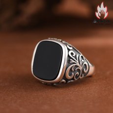画像2: Antique Jewelry S925 シルバー ヴィンテージ加工 唐草紋 スクエア 黒瑪瑙埋め込み オープンリング メンズ シンプル個性派 (2)