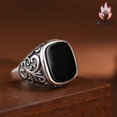 画像3: Antique Jewelry S925 シルバー ヴィンテージ加工 唐草紋 スクエア 黒瑪瑙埋め込み オープンリング メンズ シンプル個性派 (3)