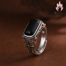 画像2: Antique Jewelry S925 シルバー ヴィンテージ加工 クロス唐草紋 黒オニキス埋め込み メンズリング 個性派デザイン (2)