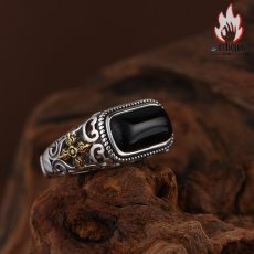 画像3: Antique Jewelry S925 シルバー ヴィンテージ加工 クロス唐草紋 黒オニキス埋め込み メンズリング 個性派デザイン (3)
