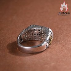 画像8: Antique Jewelry S925 シルバー ヴィンテージ加工 クロス唐草紋 黒オニキス埋め込み メンズリング 個性派デザイン (8)
