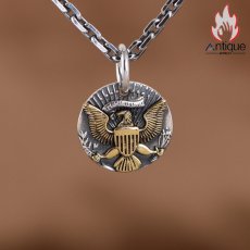 画像3: Antique Jewelry S925 シルバー製 ヴィンテージ仕上げ パンク・ヒップホップスタイル 金色イーグル彫刻 ラウンドプレートペンダント ユニセックスファッション (3)