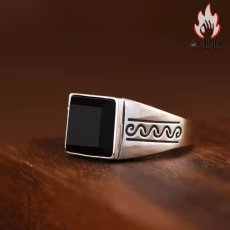 画像2: Antique Jewelry S925 シルバー ヴィンテージ個性デザイン スクエア黒オニキス埋め込み メンズリング シンプルファッション (2)