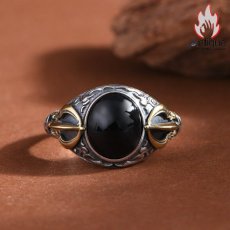 画像2: Antique Jewelry S925 シルバー ヴィンテージ加工 金剛杵モチーフ 黒オニキス埋め込み メンズオープンリング ユニークデザイン (2)