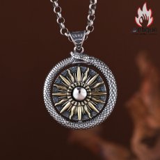画像2: Antique Jewelry S925 シルバー ヴィンテージ仕上げ サーペント 天体モチーフ 回転式ペンダント メンズ 個性的 ユニークデザイン ネックレス (2)