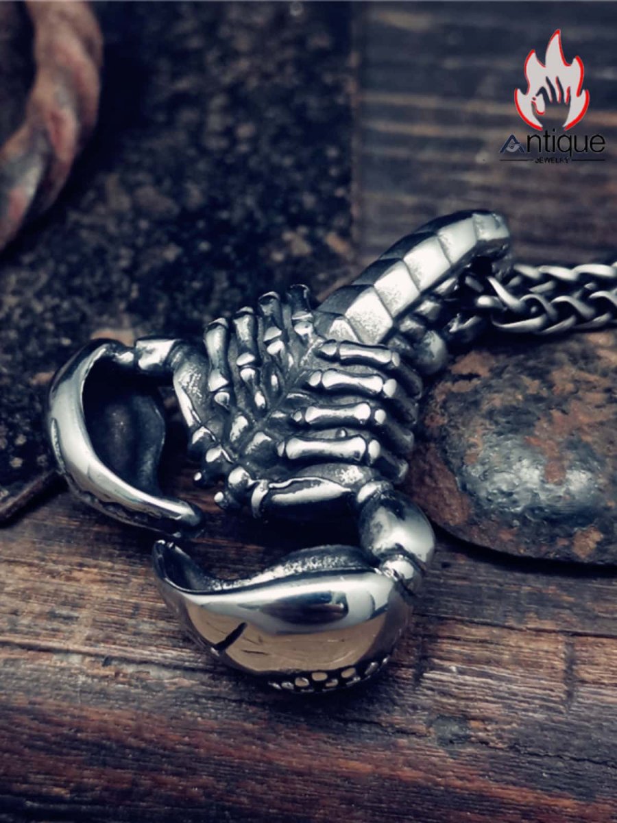 画像4: Antique Jewelry ヴィンテージ パワフルなスコーピオンキングネックレス 男性用 パーソナル チタンスチール オリジナル ヒップホップ風 蠍座ペンダント (4)