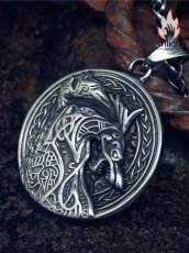 画像1: Antique Jewelry バイキングウォークラフトトーテムネックレス ヴィンテージ チタンスチール パンク 北欧ドラゴンメダリオンペンダント 男性用セーターチェーン (1)