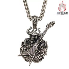 画像1: Antique Jewelry ダークデビルスカル エレキギター メンズネックレス レトロパンク風 チタンスチール ユニークデザイン ペンダント (1)