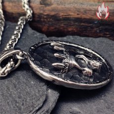画像3: Antique Jewelry メンズ カエサルスカルペンダント ハンマー仕上げ オリジナルレトロデザイン パンク・ヒップホップ チタンスチール製 (3)
