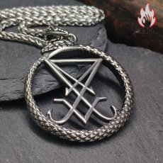画像2: Antique Jewelry メンズアクセサリー サタン紋章 & ウロボロスペンダント ダークパンクスタイル レトロデザイン チタンスチール製 (2)