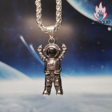 画像7: Antique Jewelry 宇宙飛行士 ネックレス チタン鋼 オリジナル ヒップホップ 男女学生 ペンダント レトロなアクセサリー (7)
