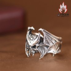 画像4: Antique Jewelry S925 純銀 メンズワイドリング 吸血鬼 コウモリ ドクロモチーフ ゴシック調 欧米風 おしゃれ 個性デザイン 指輪アクセサリー (4)