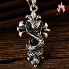 画像2: Antique Jewelry S925 シルバー 十字架モチーフ ペンダントネックレス 蛇 パイソン巻き メンズネックレス ヴィンテージレトロ 個性デザイン 大人向けアクセサリー (2)