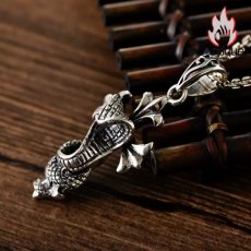 画像3: Antique Jewelry S925 シルバー 十字架モチーフ ペンダントネックレス 蛇 パイソン巻き メンズネックレス ヴィンテージレトロ 個性デザイン 大人向けアクセサリー (3)