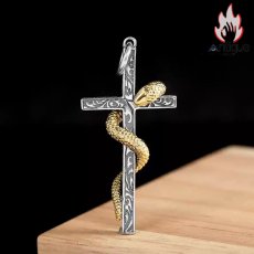 画像2: Antique Jewelry S925 シルバー製 クロスに蛇が纏うペンダント ヴィンテージ ゴシック メンズネックレス (2)
