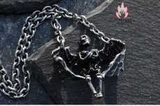 画像8: Antique Jewelry ダークな蝙蝠とスカルのネックレス、メンズ用、個性的なチタンスチール製ペンダント、ビンテージで万能なアクセサリー (8)
