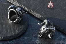 画像11: Antique Jewelry 悪魔サタンのヤギの頭のリング 男性用 洋風アンティーク 十字チタンスチールの個性的な指輪、個性溢れる手元飾り (11)