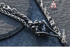 画像10: Antique Jewelry ダークヴァイキングクロウペンダントネックレス 男性用 北欧風個性的なアンティークデザインペンダント、万能に使えるチタンステンレススチール製のセーターチェーン (10)