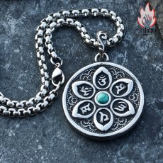 画像2: Antique Jewelry メンズネックレス レトロデザイン 両面彫り 蓮花 & 六字真言 チタンスチールペンダント (2)