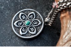 画像8: Antique Jewelry メンズネックレス レトロデザイン 両面彫り 蓮花 & 六字真言 チタンスチールペンダント (8)