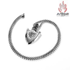画像2: Antique Jewelry メ盾牌ネックレス チタン鋼 ヴァイキング コンパス 逆三角形ペンダント レトロ 学生向けアクセサリー (2)