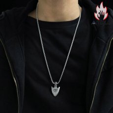 画像7: Antique Jewelry メ盾牌ネックレス チタン鋼 ヴァイキング コンパス 逆三角形ペンダント レトロ 学生向けアクセサリー (7)