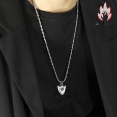 画像8: Antique Jewelry メ盾牌ネックレス チタン鋼 ヴァイキング コンパス 逆三角形ペンダント レトロ 学生向けアクセサリー (8)