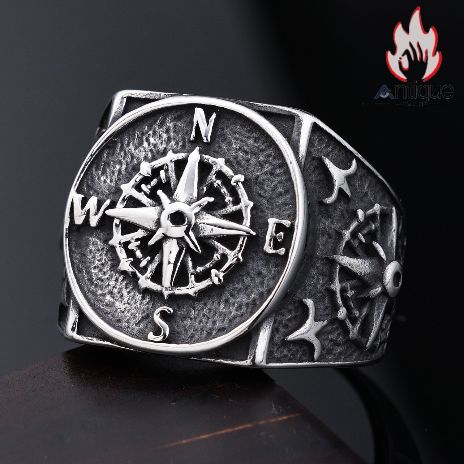 海の風を感じる、個性的なワイドデザイン コンパスリング