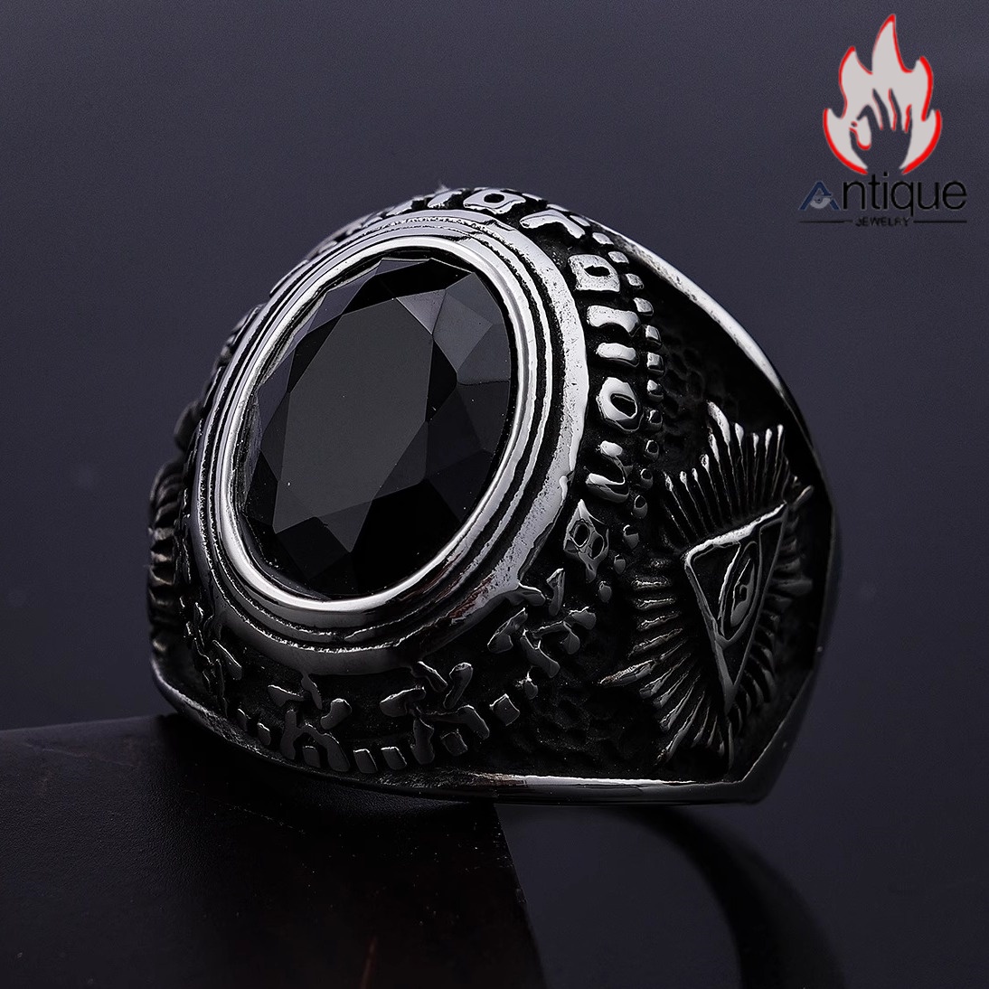 ホルスの目を宿した大サイズクローズドリング｜ザーコニア × チタニウムで放つファッショナブルな高級感